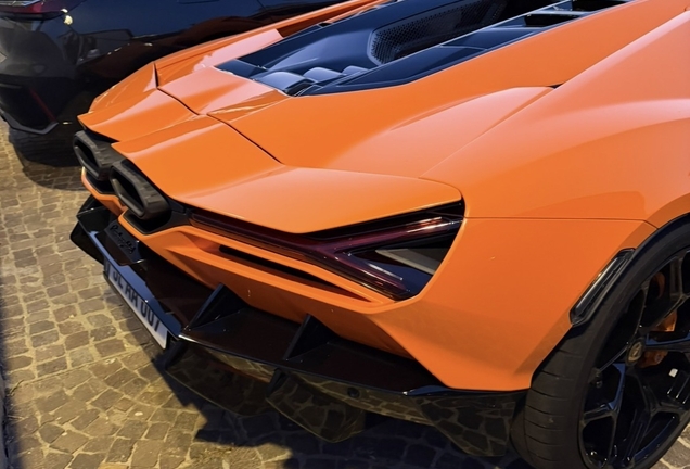 Lamborghini Revuelto