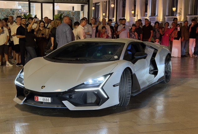 Lamborghini Revuelto