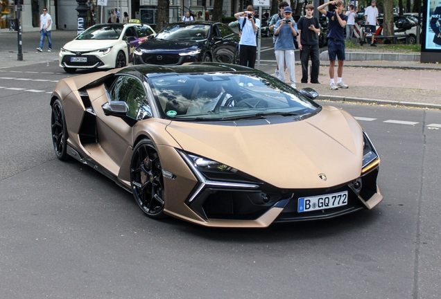 Lamborghini Revuelto