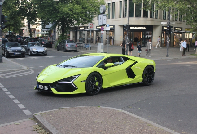 Lamborghini Revuelto