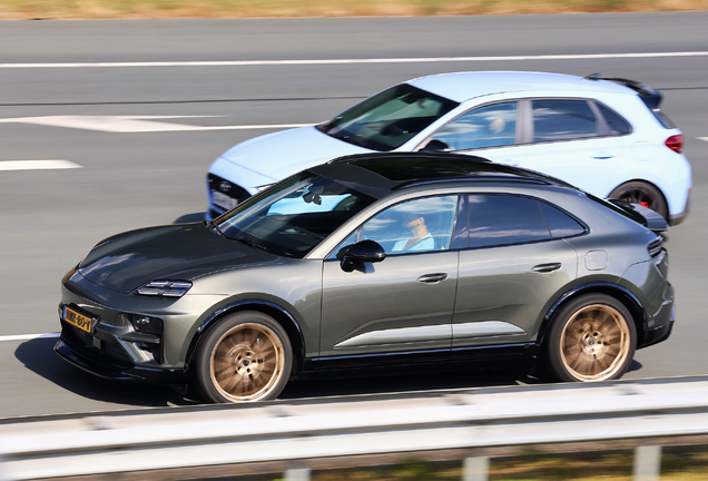 Porsche Macan EV Turbo