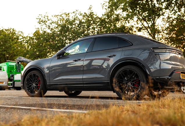 Porsche Macan EV Turbo