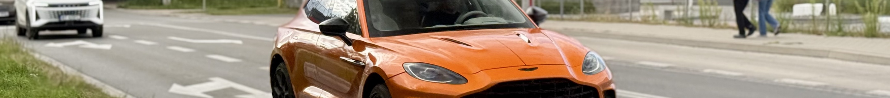 Aston Martin DBX707