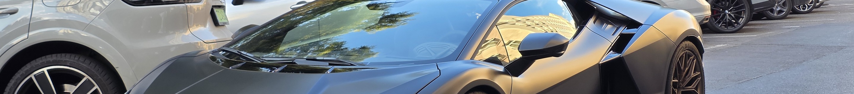 Lamborghini Revuelto