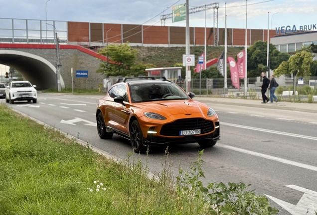 Aston Martin DBX707