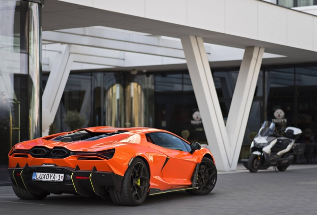 Lamborghini Revuelto