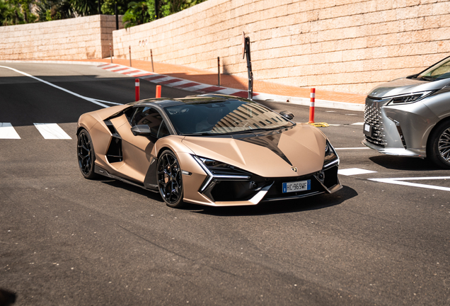 Lamborghini Revuelto