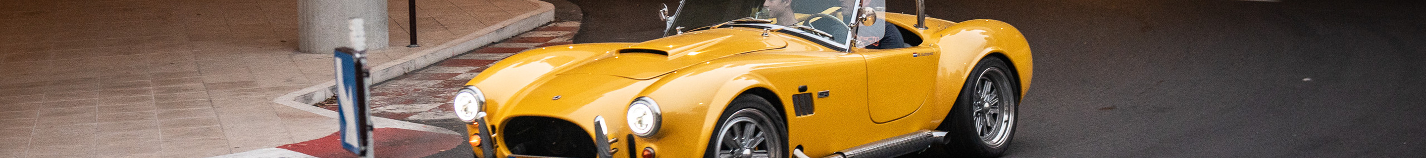 AC Cobra 427