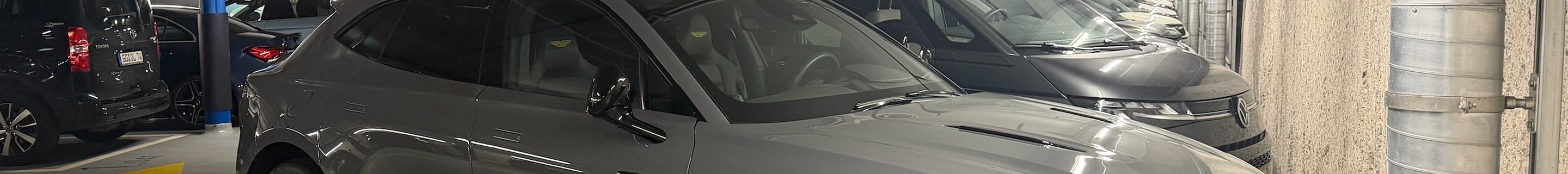 Aston Martin DBX