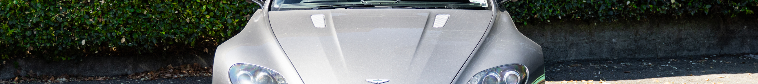 Aston Martin V8 Vantage 2012