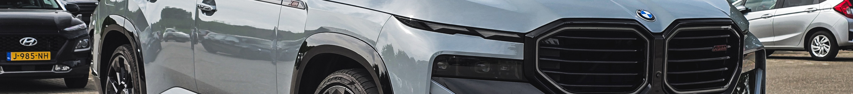 BMW XM G09 Label Red