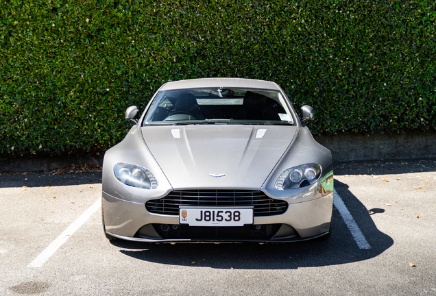 Aston Martin V8 Vantage 2012