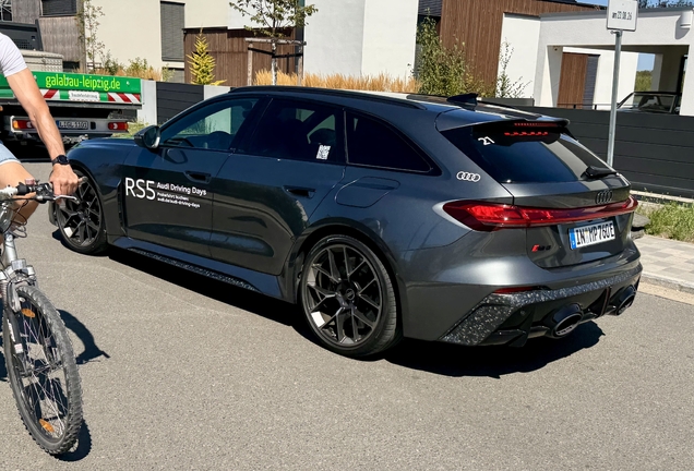 Audi RS5 Avant B10