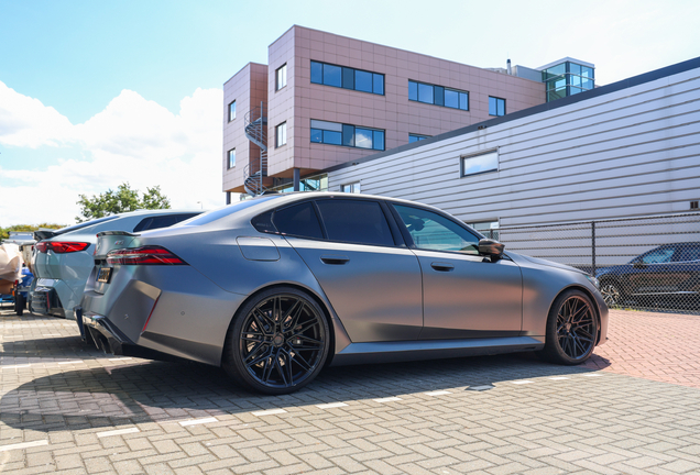 BMW M5 G90