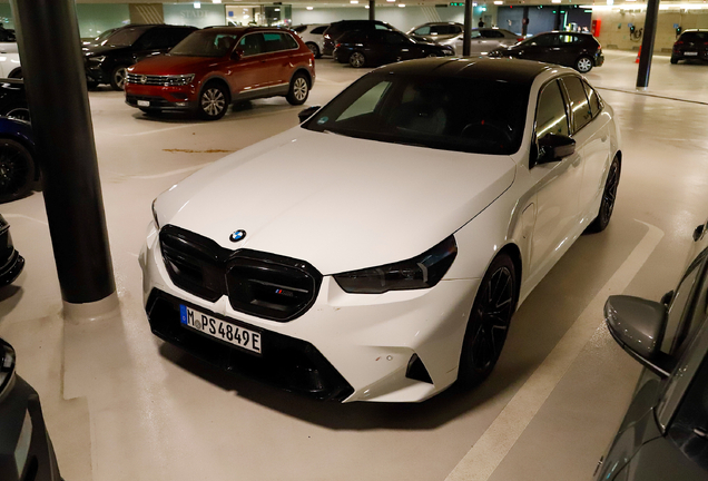BMW M5 G90