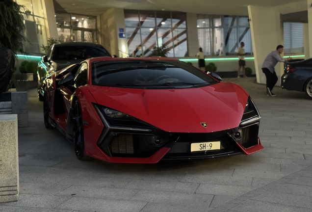 Lamborghini Revuelto