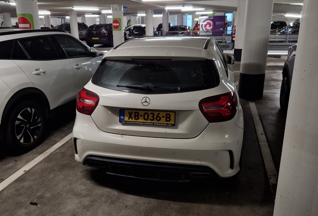 Mercedes-AMG A 45 W176 2015