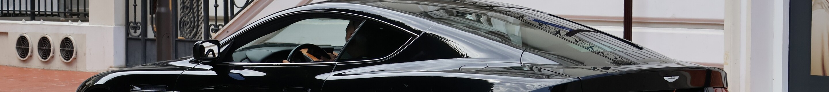 Aston Martin DB9