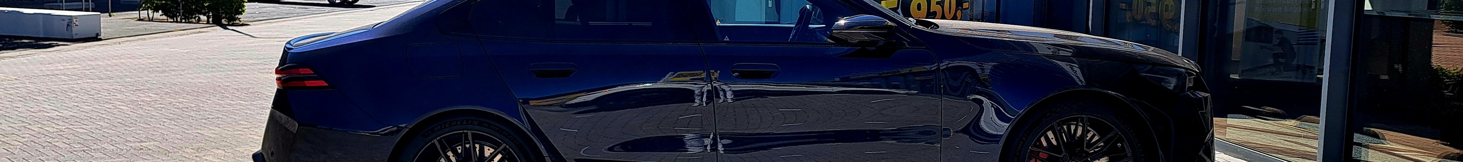 BMW M5 G90