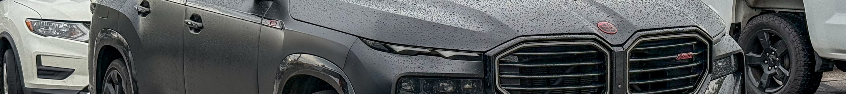 BMW XM G09 Label Red