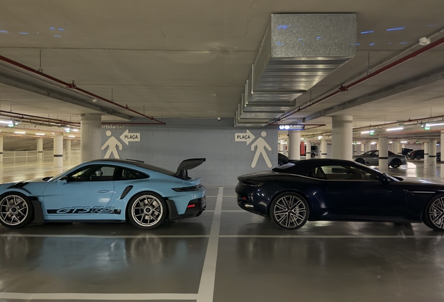 Aston Martin DB12 Volante