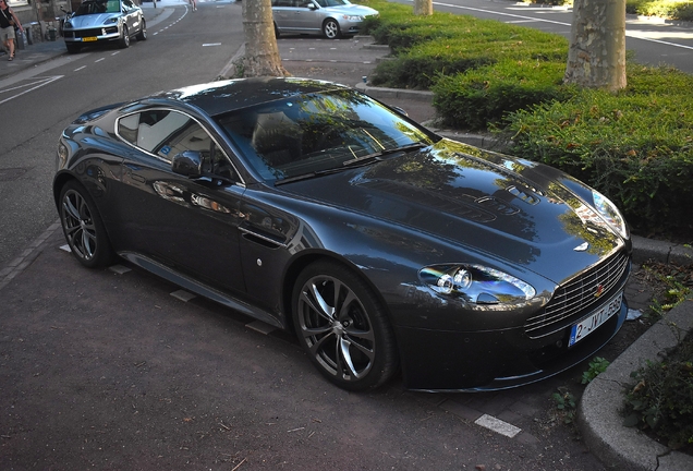 Aston Martin V12 Vantage