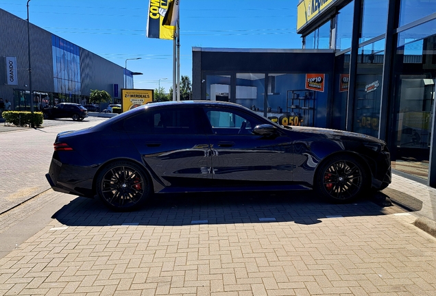 BMW M5 G90
