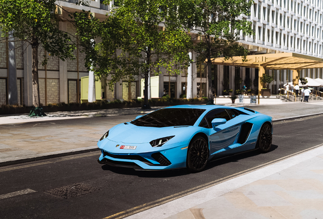 Lamborghini Aventador S LP740-4