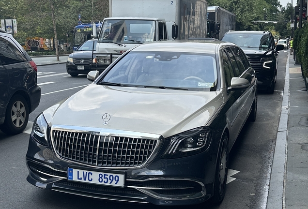Mercedes-Maybach S 650 Pullman VV222