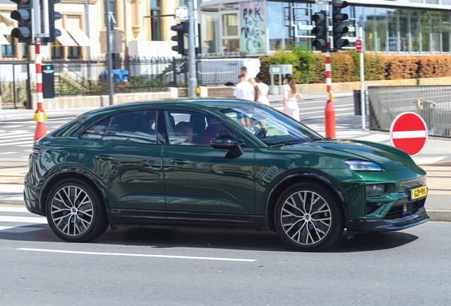 Porsche Macan EV Turbo