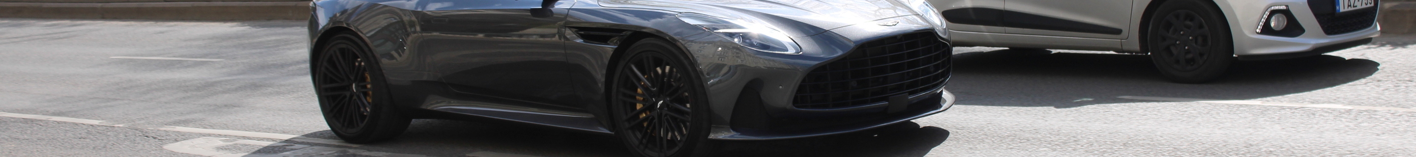 Aston Martin DB12