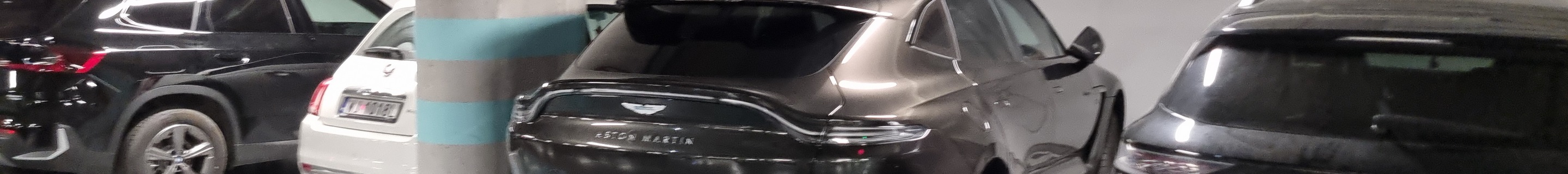 Aston Martin DBX S
