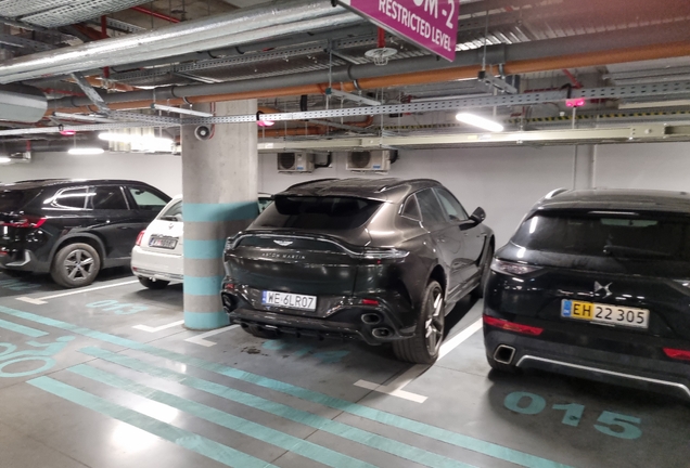 Aston Martin DBX S