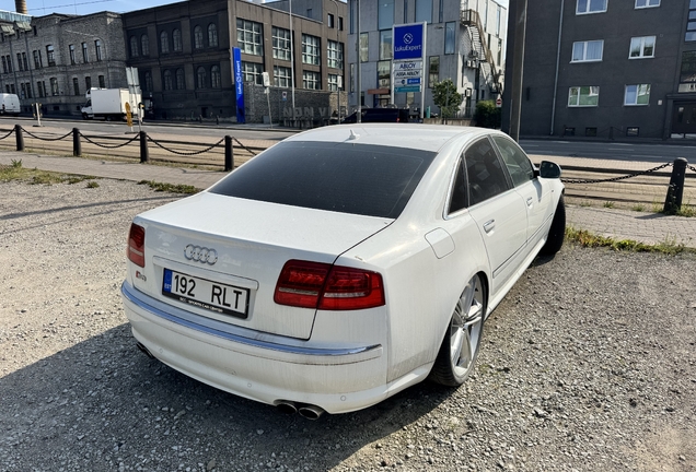 Audi S8 D3