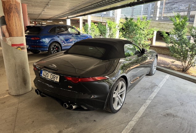 Jaguar F-TYPE S V8 Convertible