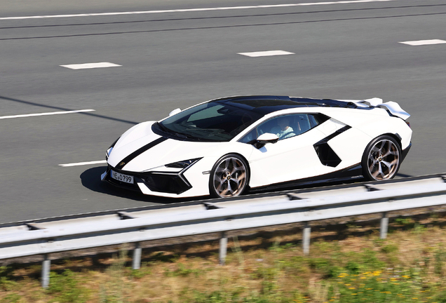 Lamborghini Revuelto