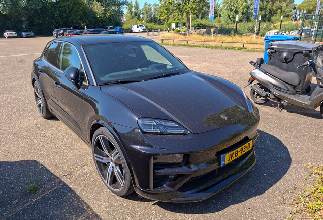 Porsche Macan EV Turbo