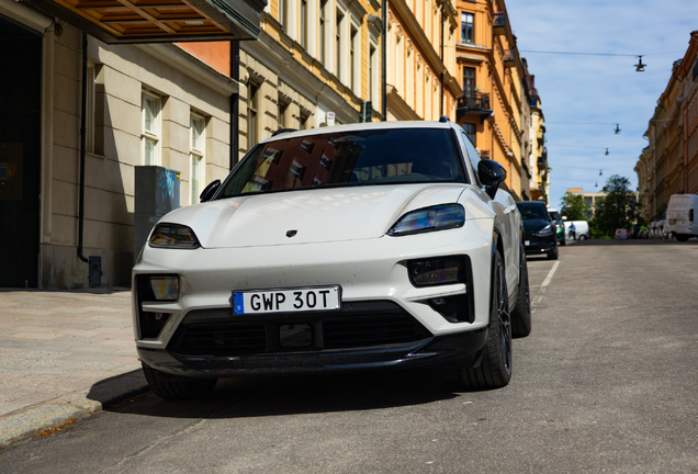 Porsche Macan EV Turbo