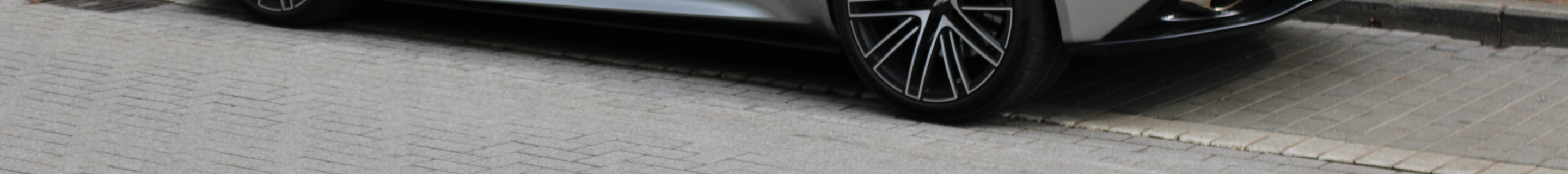 Aston Martin DB12