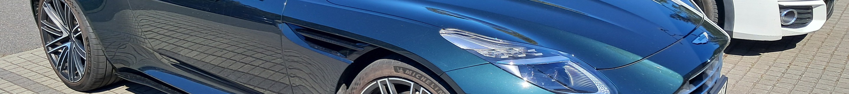 Aston Martin DB12