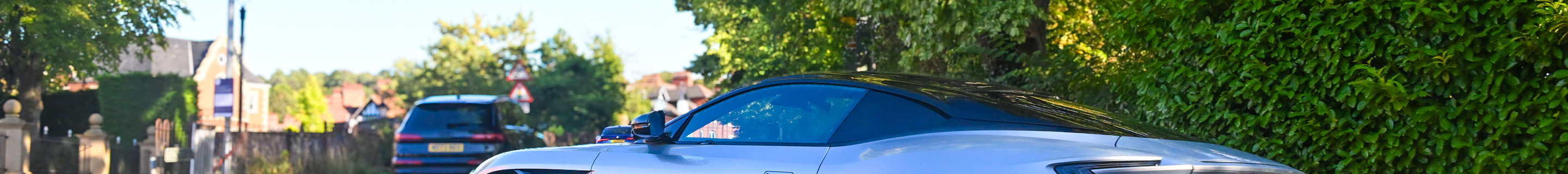 Aston Martin DB12