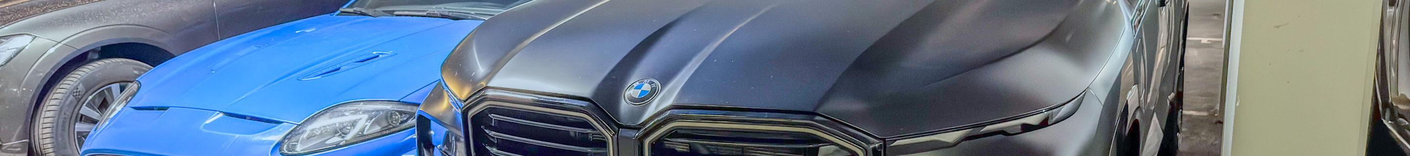BMW XM G09 Label Red