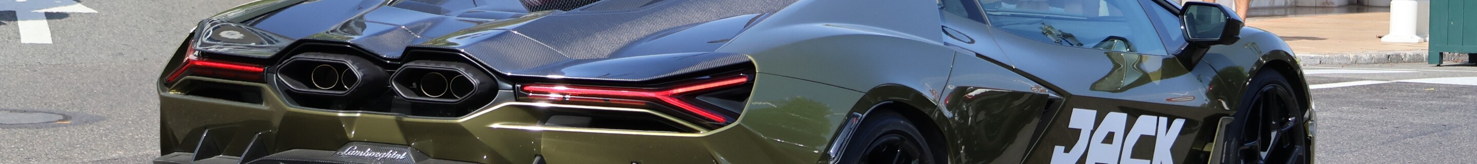 Lamborghini Revuelto