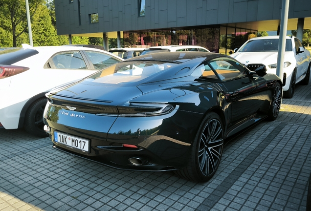 Aston Martin DB12