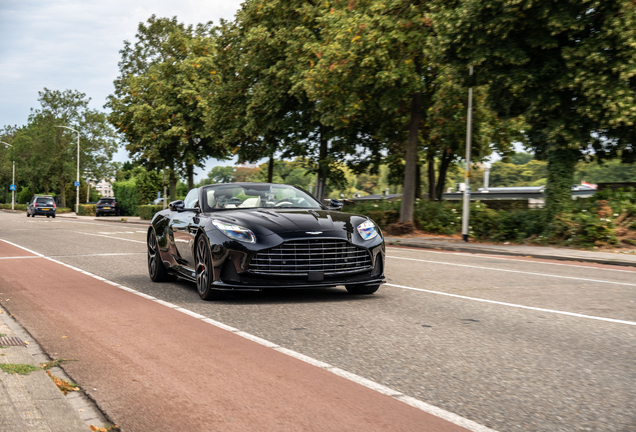 Aston Martin DB12 Volante