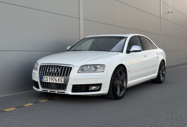 Audi S8 D3