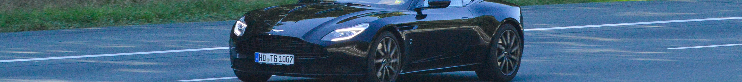 Aston Martin DB11