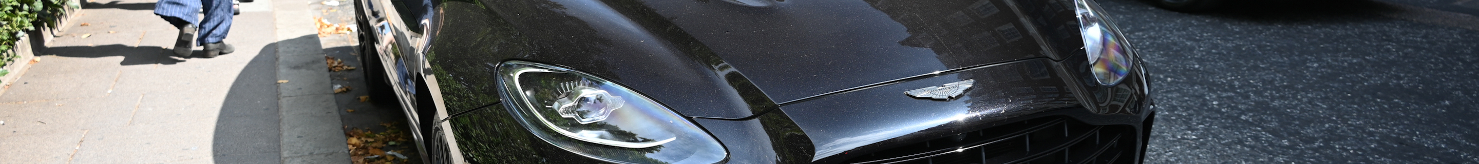 Aston Martin DBX707