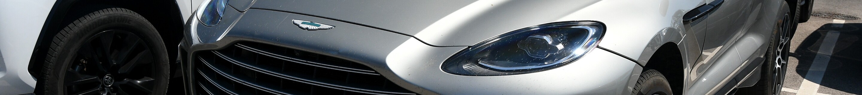 Aston Martin DBX707