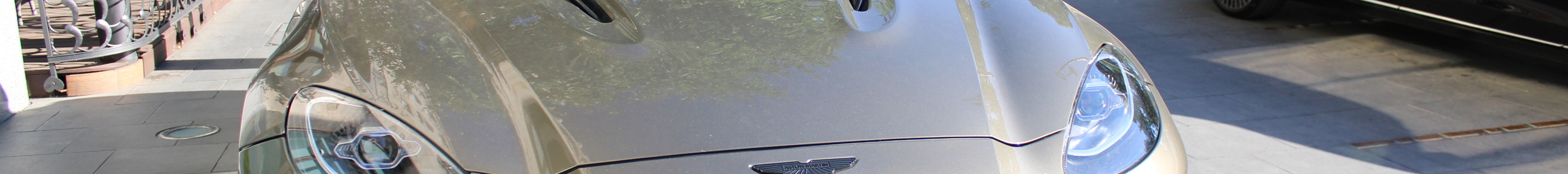 Aston Martin DBX707
